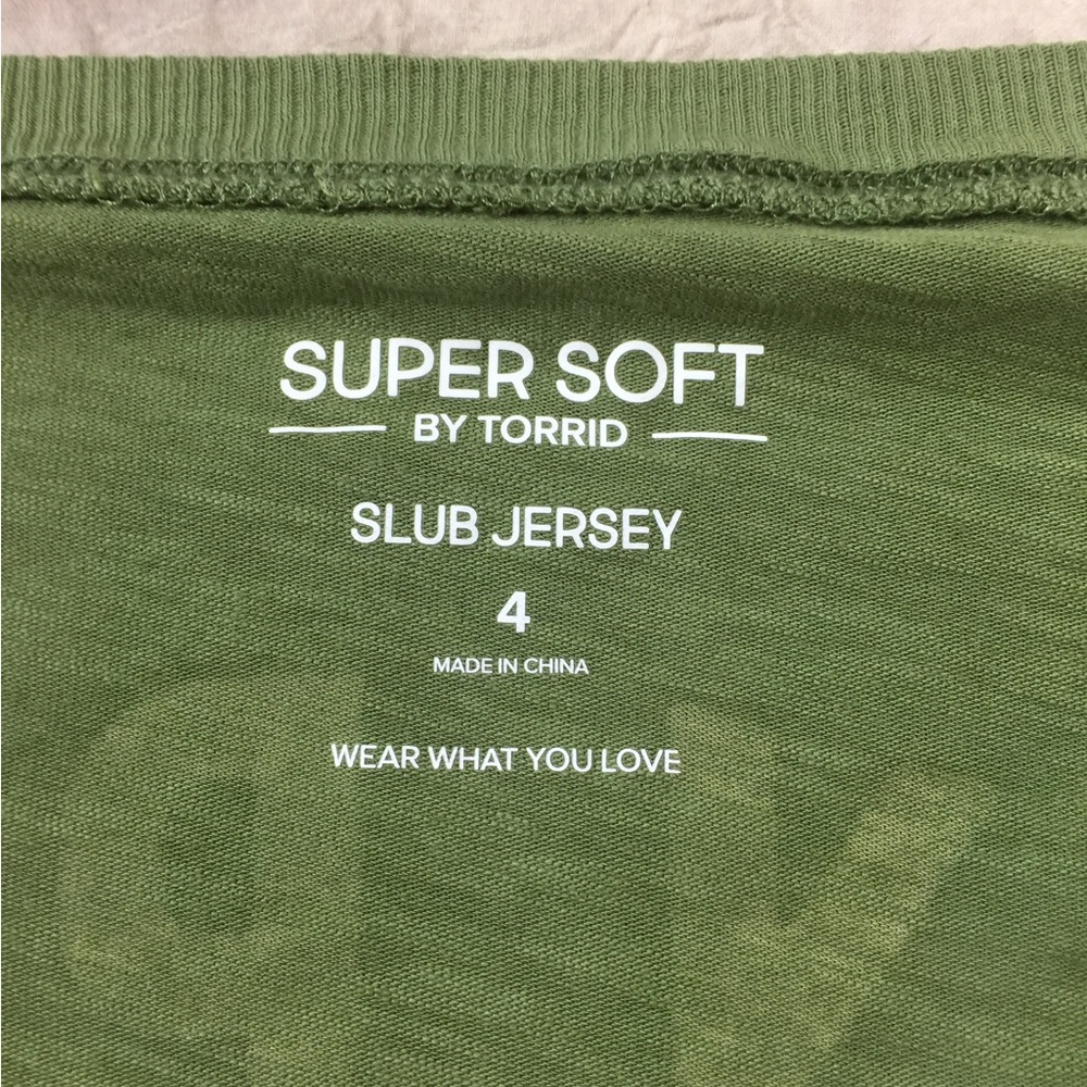 Torrid Olive Slub Jersey Tee. Super Soft skulls - Picture 3 of 6